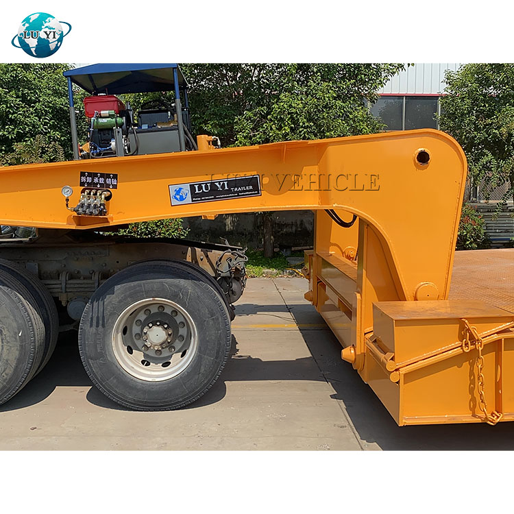 Detachable gooseneck  lowbed trailer